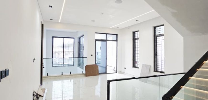 Massive 5 Bedroom Luxury Home For Sale at Lekki Phase 1 Lagos