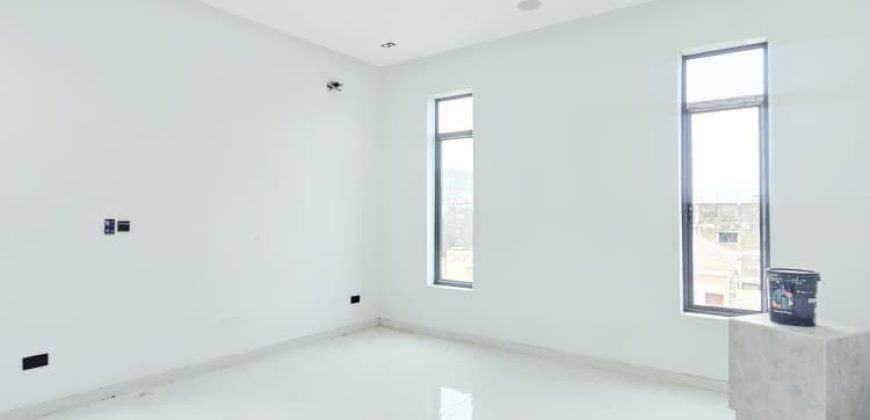 Massive 5 Bedroom Luxury Home For Sale at Lekki Phase 1 Lagos