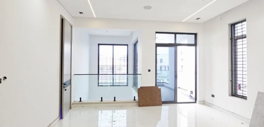 Massive 5 Bedroom Luxury Home For Sale at Lekki Phase 1 Lagos