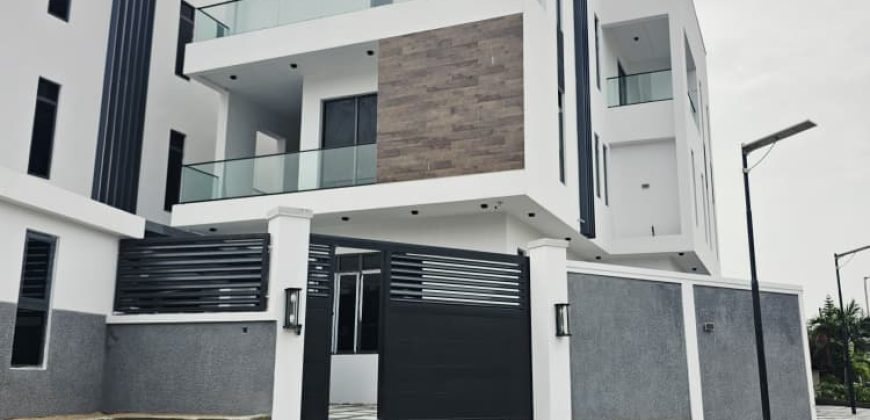 Massive 5 Bedroom Luxury Home For Sale at Lekki Phase 1 Lagos
