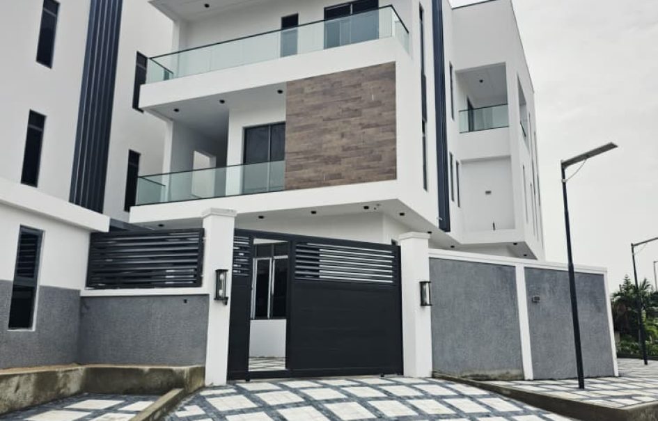 Massive 5 Bedroom Luxury Home For Sale at Lekki Phase 1 Lagos