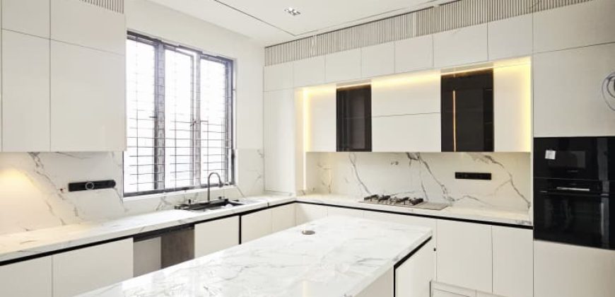 Massive 5 Bedroom Luxury Home For Sale at Lekki Phase 1 Lagos