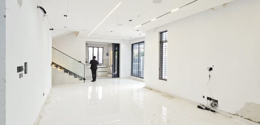 Massive 5 Bedroom Luxury Home For Sale at Lekki Phase 1 Lagos
