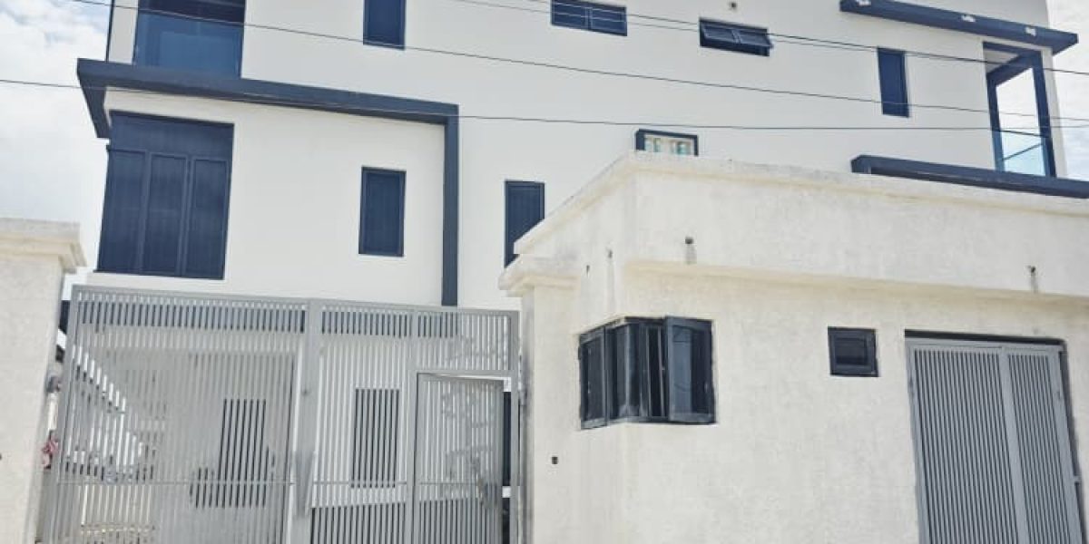 Modern 4 Bedroom Home with BQ for sale at Lekki Phase 1 Lagos