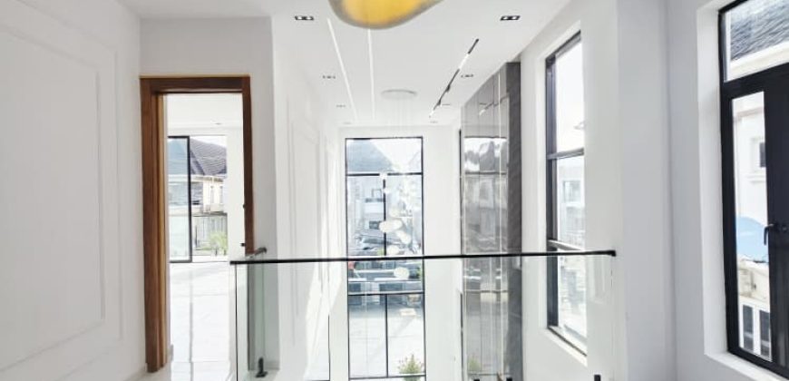 Stunning Modern 5 Bedroom For Sale