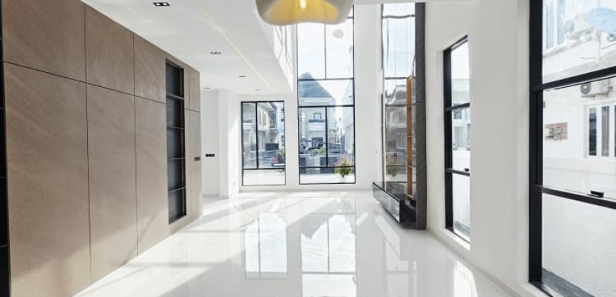 Stunning Modern 5 Bedroom For Sale
