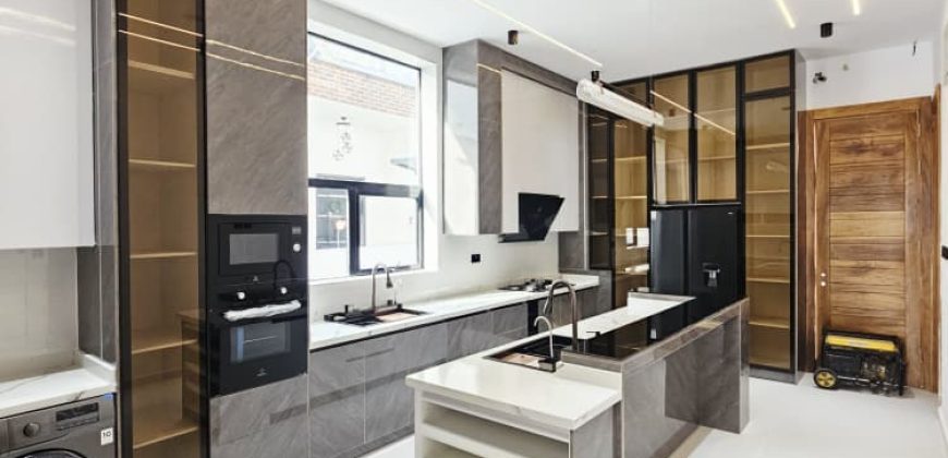 Stunning Modern 5 Bedroom For Sale