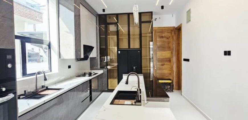 Stunning Modern 5 Bedroom For Sale