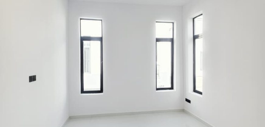 Stunning Modern 5 Bedroom For Sale