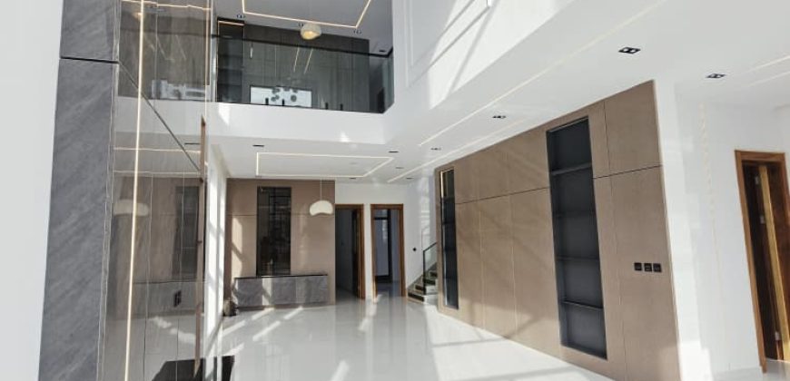 Stunning Modern 5 Bedroom For Sale