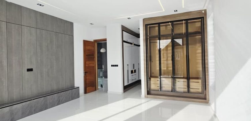 Stunning Modern 5 Bedroom For Sale