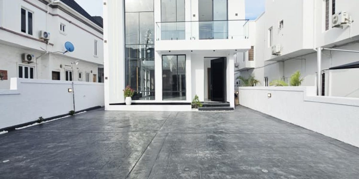 Stunning Modern 5 Bedroom For Sale