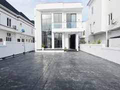 Stunning Modern 5 Bedroom For Sale