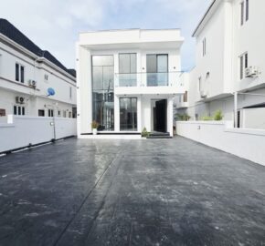 Stunning Modern 5 Bedroom For Sale