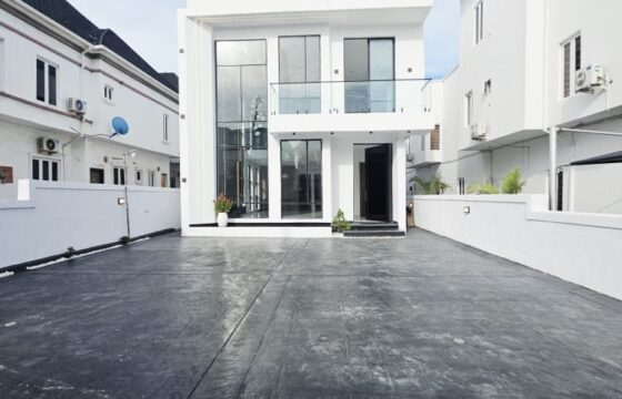 Stunning Modern 5 Bedroom For Sale