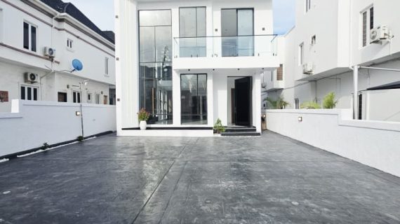 Stunning Modern 5 Bedroom For Sale