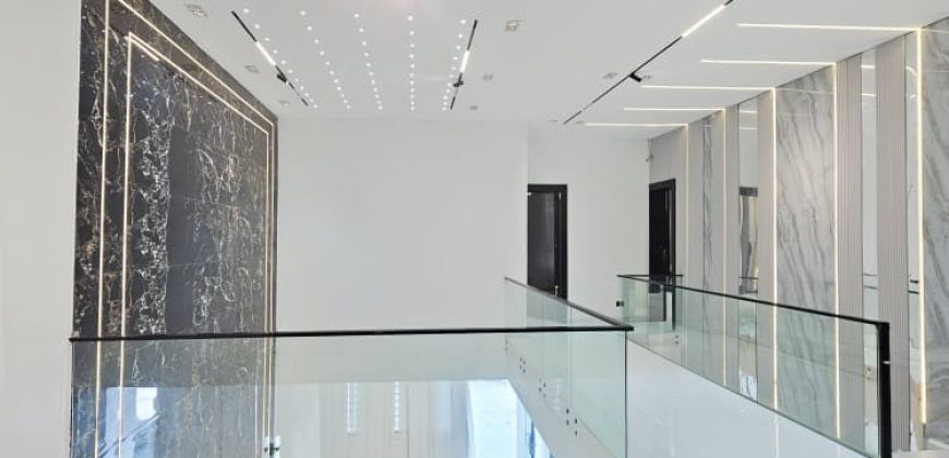 Stunning Modern 5 Bedroom Home With Swimming Pool For Sale