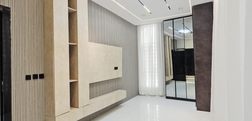 Stunning Modern 5 Bedroom Home With Swimming Pool For Sale
