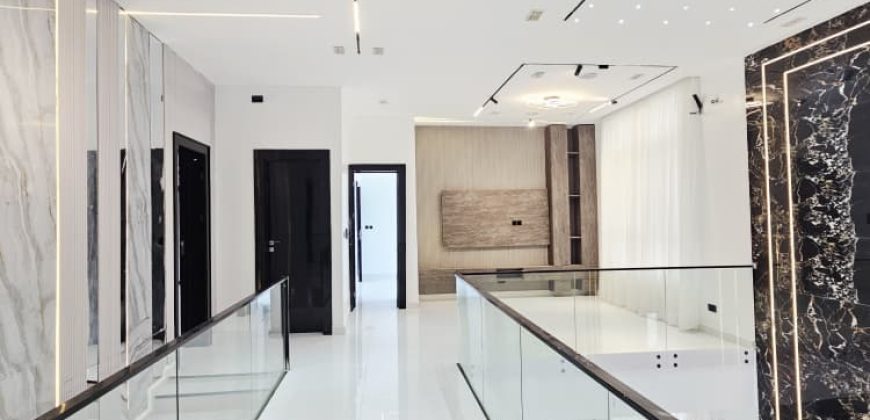 Stunning Modern 5 Bedroom Home With Swimming Pool For Sale