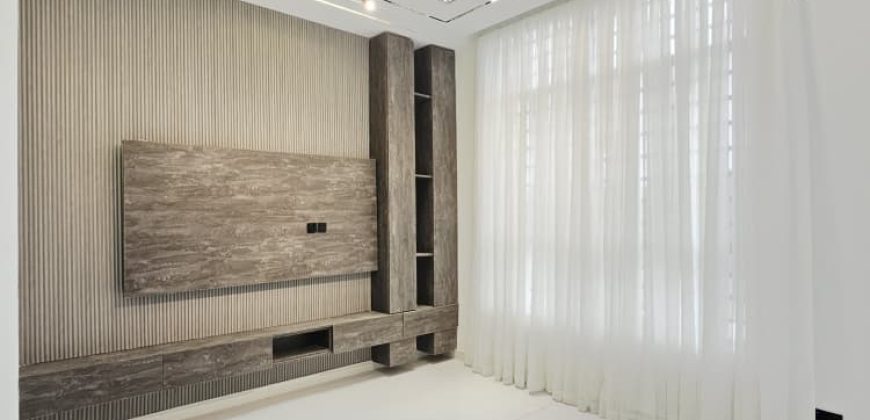 Stunning Modern 5 Bedroom Home With Swimming Pool For Sale
