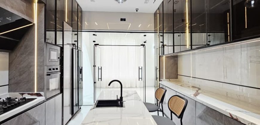 Stunning Modern 5 Bedroom Home With Swimming Pool For Sale
