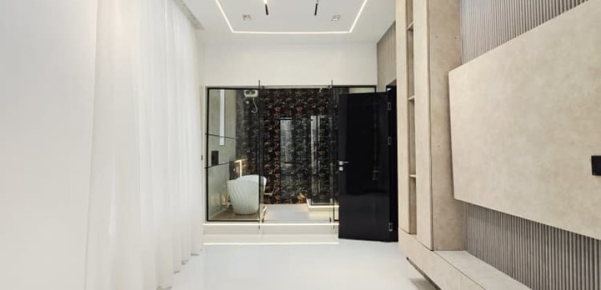 Stunning Modern 5 Bedroom Home With Swimming Pool For Sale