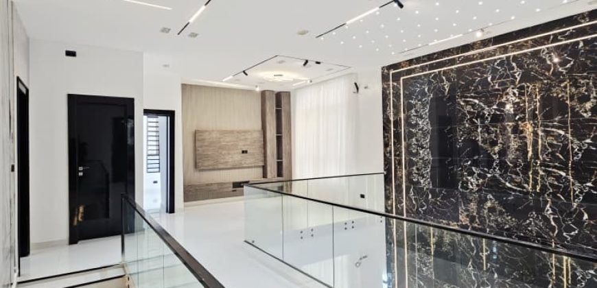 Stunning Modern 5 Bedroom Home With Swimming Pool For Sale