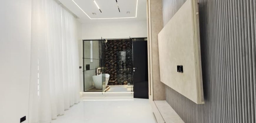 Stunning Modern 5 Bedroom Home With Swimming Pool For Sale