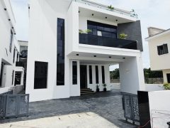 Stunning Modern 5 Bedroom Home With Swimming Pool For Sale