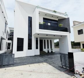 Stunning Modern 5 Bedroom Home With Swimming Pool For Sale