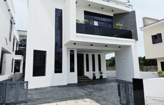 Stunning Modern 5 Bedroom Home With Swimming Pool For Sale