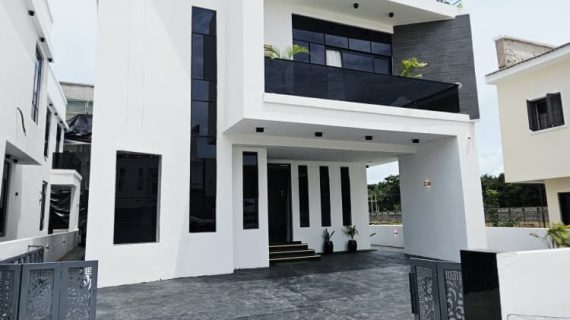 Stunning Modern 5 Bedroom Home With Swimming Pool For Sale