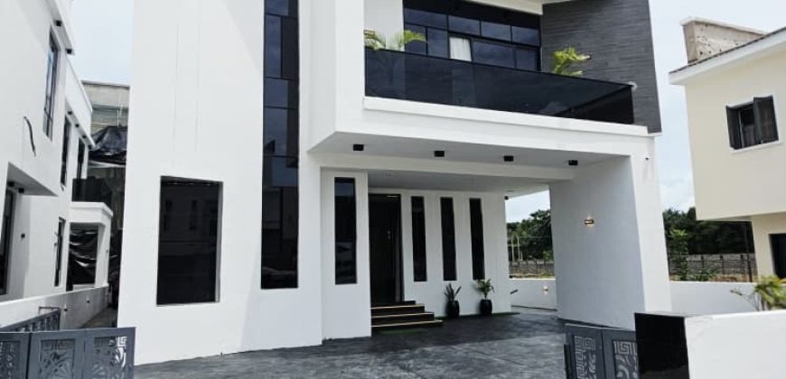 Stunning Modern 5 Bedroom Home With Swimming Pool For Sale