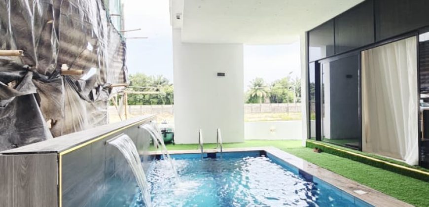 Stunning Modern 5 Bedroom Home With Swimming Pool For Sale