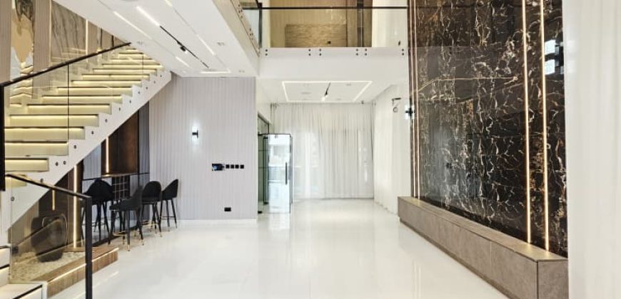 Stunning Modern 5 Bedroom Home With Swimming Pool For Sale
