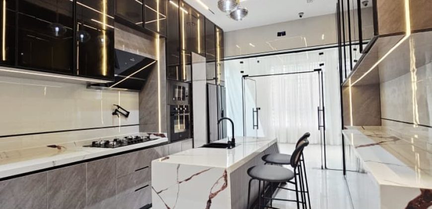 Stunning Modern 5 Bedroom Home With Swimming Pool For Sale
