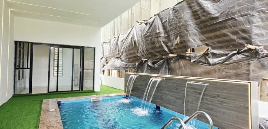 Stunning Modern 5 Bedroom Home With Swimming Pool For Sale