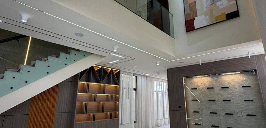 Stunning 5 Bedroom Detached Duplex with Swimming pool for sale