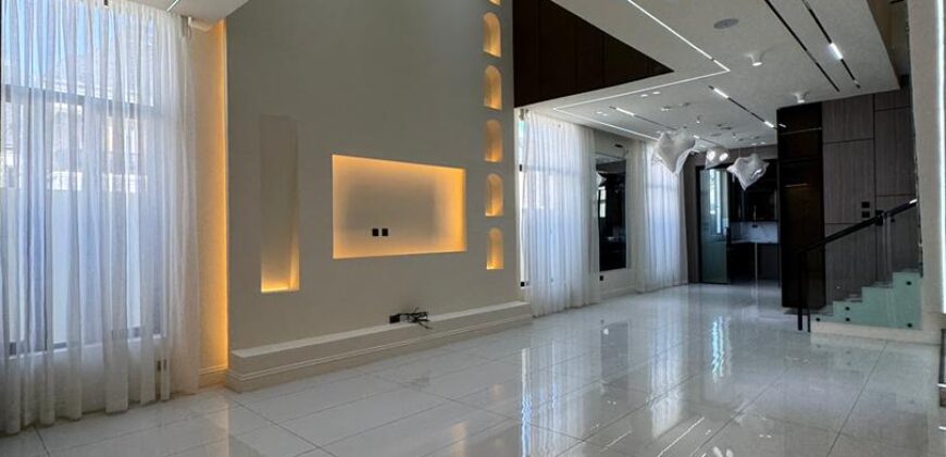 Stunning 5 Bedroom Detached Duplex with Swimming pool for sale