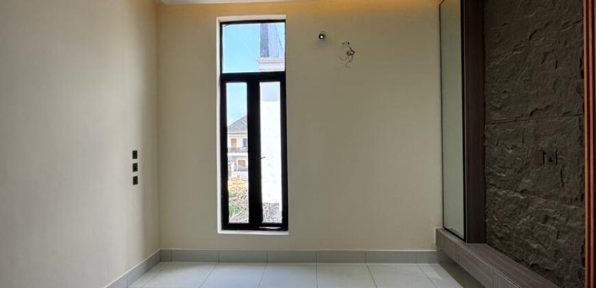 Stunning 5 Bedroom Detached Duplex with Swimming pool for sale