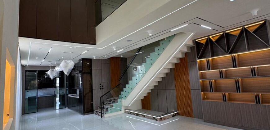 Stunning 5 Bedroom Detached Duplex with Swimming pool for sale