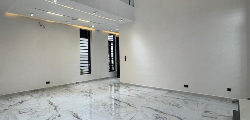 Stunning 5 Bedroom Detached Duplex with swimming pool