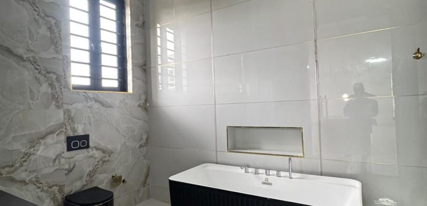 Stunning 5 Bedroom Detached Duplex with swimming pool