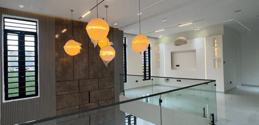 Stunning 5 Bedroom Detached Duplex with swimming pool