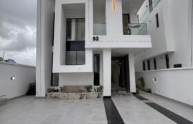 Stunning 5 Bedroom Detached Duplex with swimming pool