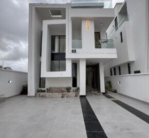 Stunning 5 Bedroom Detached Duplex with swimming pool