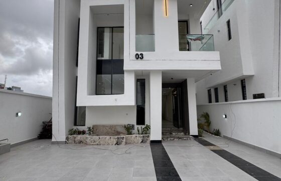 Stunning 5 Bedroom Detached Duplex with swimming pool