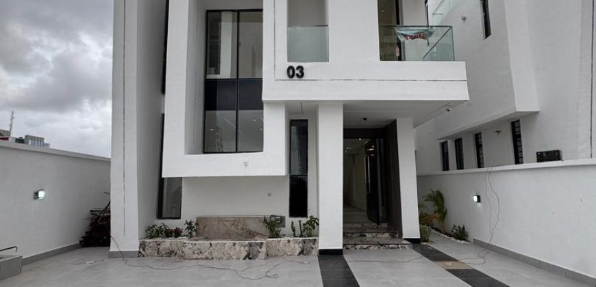 Stunning 5 Bedroom Detached Duplex with swimming pool