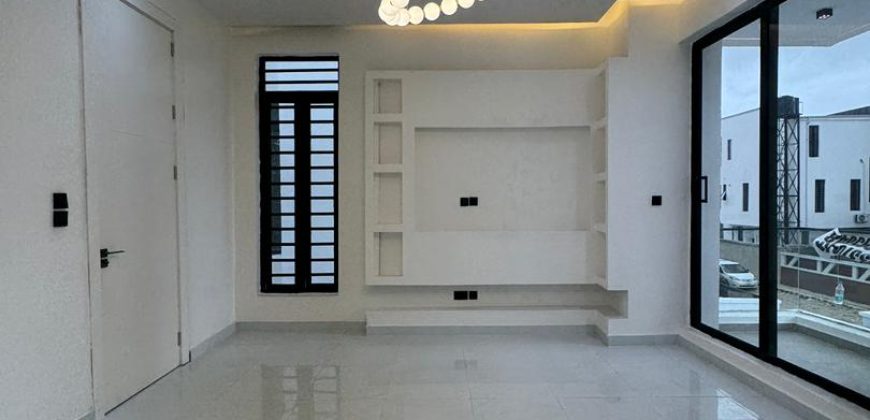 Stunning 5 Bedroom Detached Duplex with swimming pool