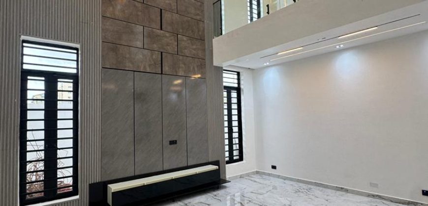 Stunning 5 Bedroom Detached Duplex with swimming pool